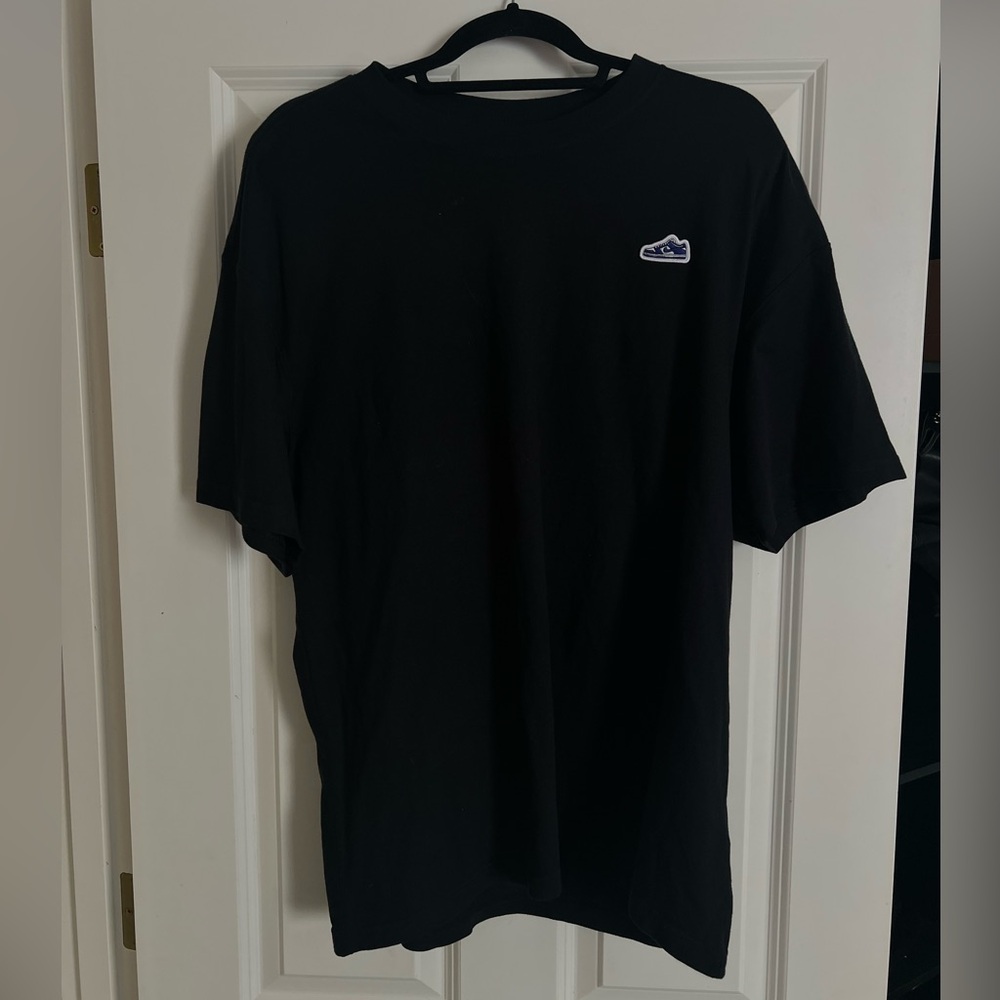 The Nike tee loose fit l max 90